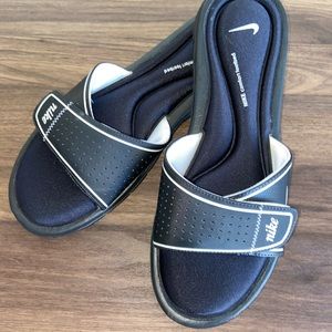 NWOT Nike Comfort Footbed Slides